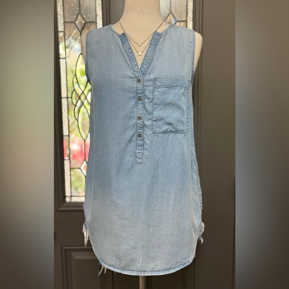 Terre Bleue Chambray Sleeveless Lightweight Tunic Top - Picture 2 of 6